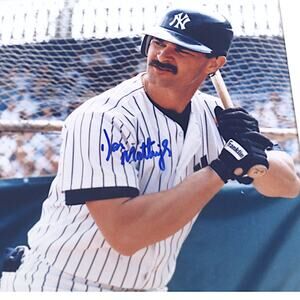 Don Mattingly New York Yankees Signed 8"x10" Photo w/ Certificate